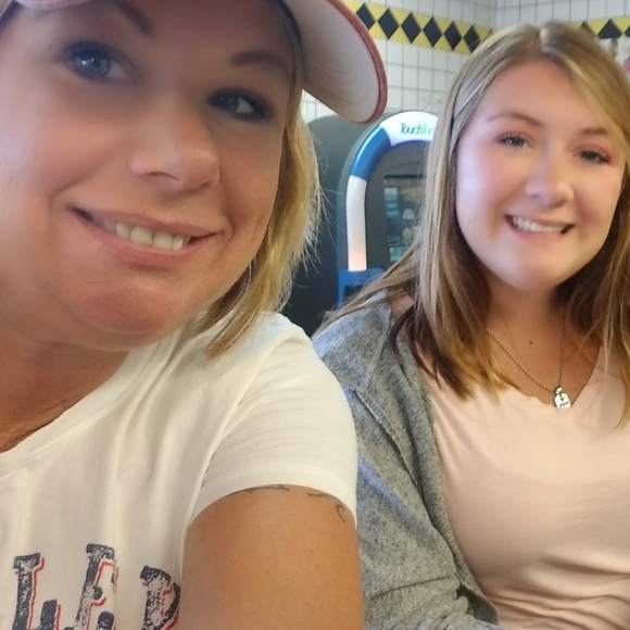 Meet your Posher, Jill - Picture 2 of 2